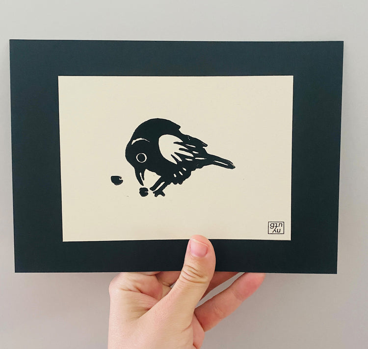 GINNY - Biglietto - Linoleografia "Corvo con noce"