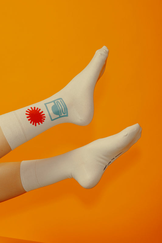 Max Berend x Willio.Studio - Weisse Strandsocken "Black to Blue"