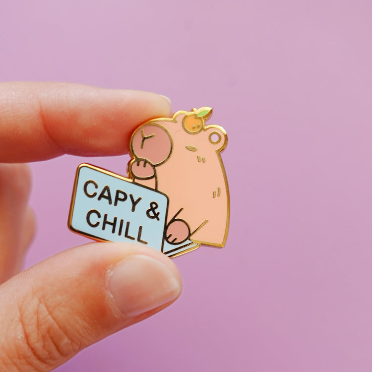 Laura LOW - Pin "Capy & Chill"