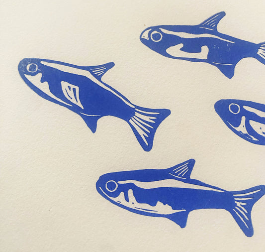 GINNY - Karte „Die Neonsalmler Blau“, Linoldruck