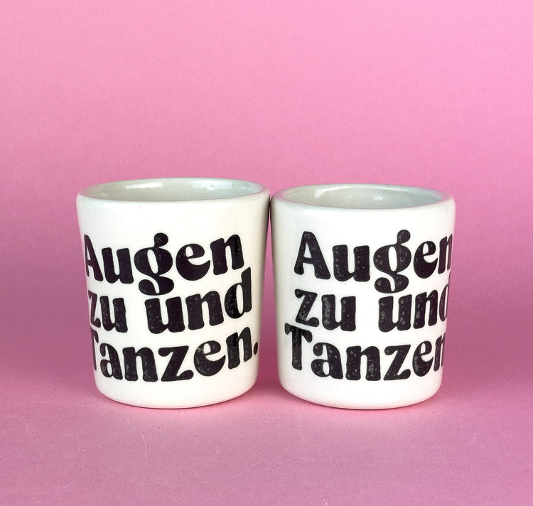 Sisterhoodprints - Tasse "Augen zu und Tanzen" (1 Stück)