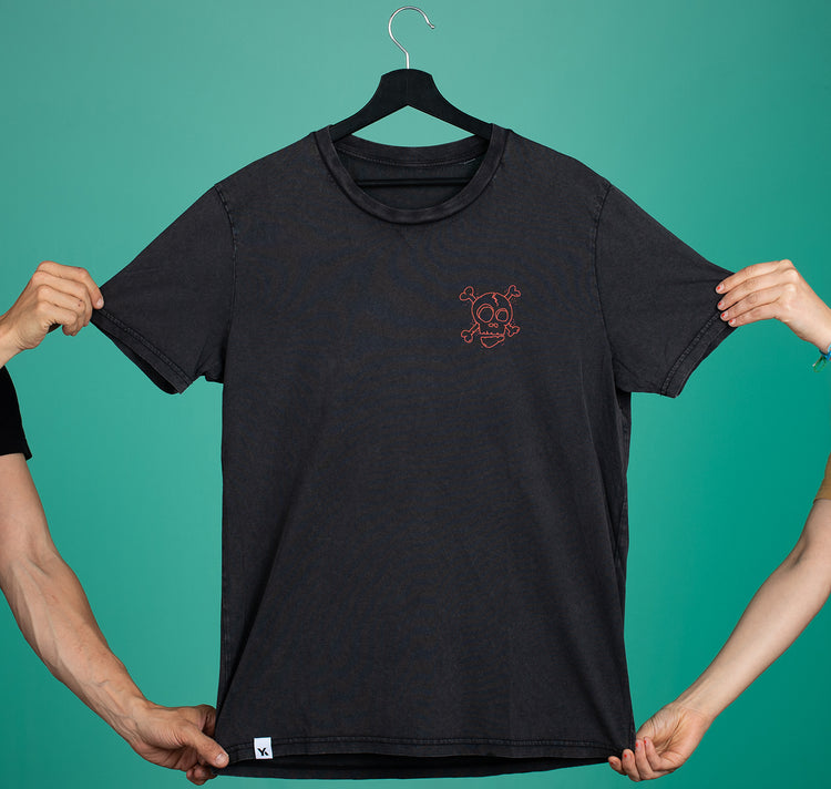 Yeti Collective - Maglietta "LITTLE MISS FATE" (tinta di nero)