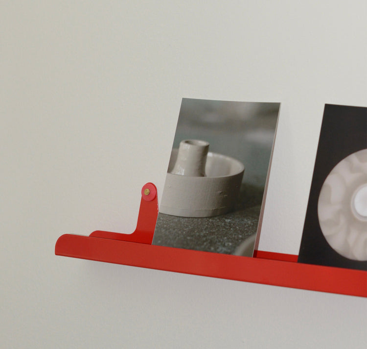 äm | äs | ka Design Studio - Wandleiste "Vinyl and art wall bar 2" (rot)