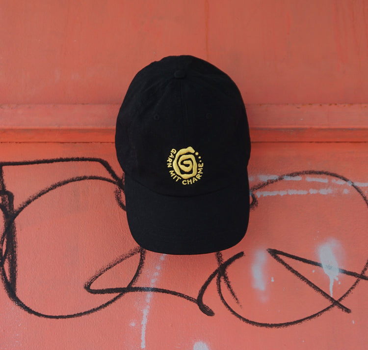 Filato con ciondolo - Berretto (nero)