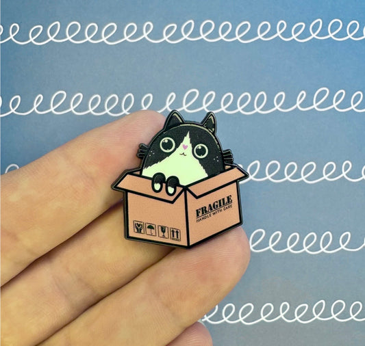 Taina - Pin "Cat in Box"