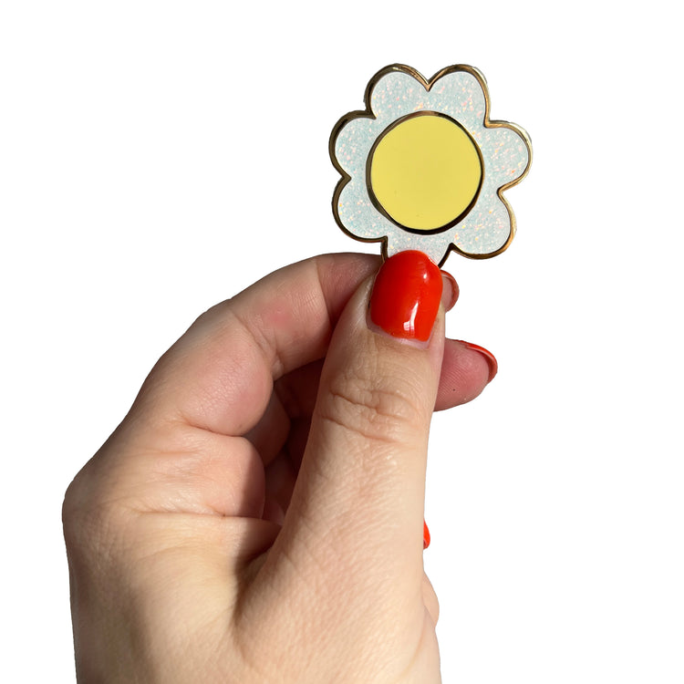 Jolanda Epprecht - Pin "Blume mit Glitzer Weiss-Gelb"