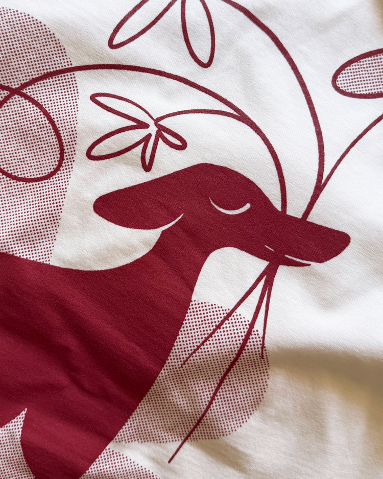 petrahilber - T-Shirt "Dog in Bloom"