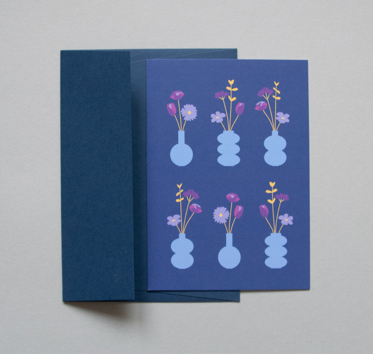 Atelier Langmut - Postkarte "Blumenvase" (blau)