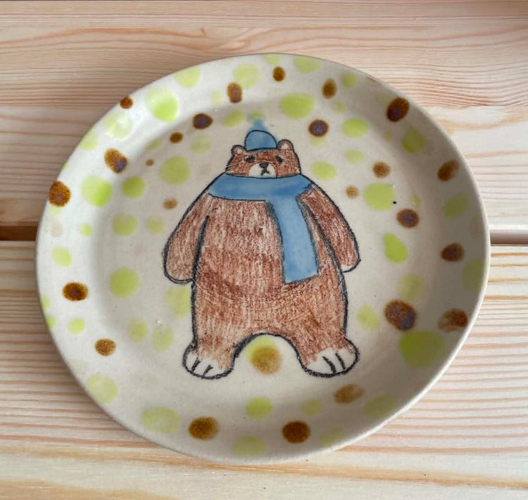 AyuanCeramic - Teller "Bear with scarf"
