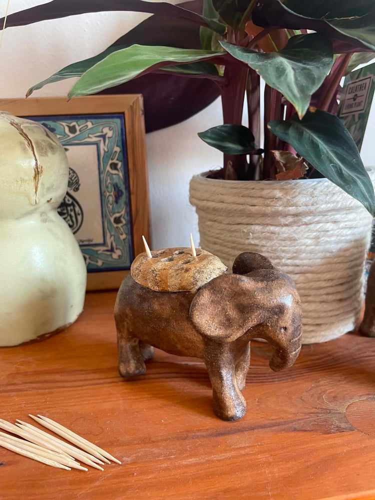 AyuanCeramic - Keramik-Zahnstocher-Halter "Elephant" (brown)