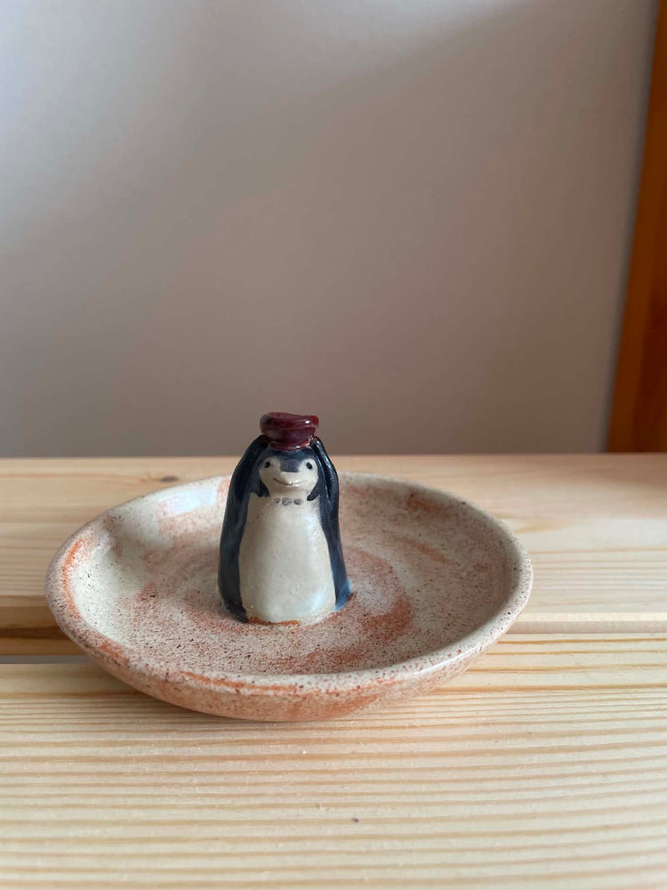 AyuanCeramic - Keramik-Räucherstäbchen-Halter "Little penguin"
