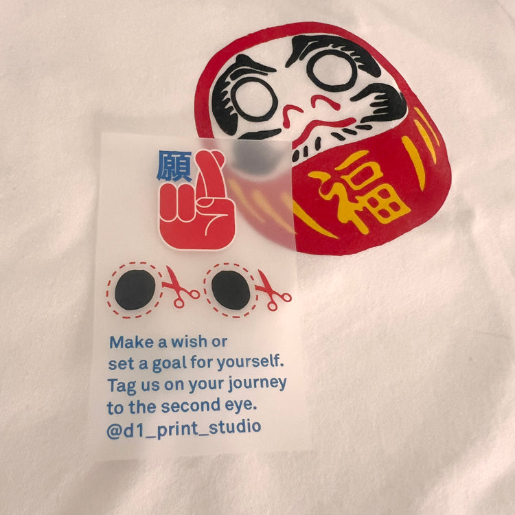 D1 Print Studio - T-Shirt "Daruma, make a wish Shirt"