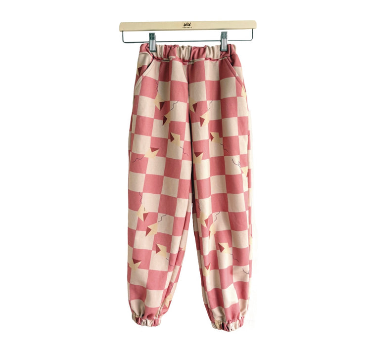 Karin Lena Schmid x Wild Sparkle - Kinder-Jogginghose "Karo Peach"