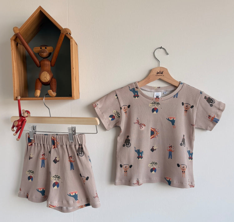 Karin Lena Schmid x Wild Sparkle - Kinder Shorts "Circus"