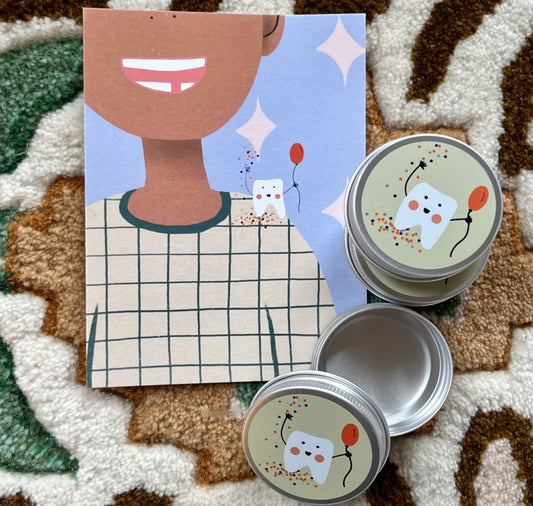 Karin Lena Schmid - Zahndose mit Postkarte