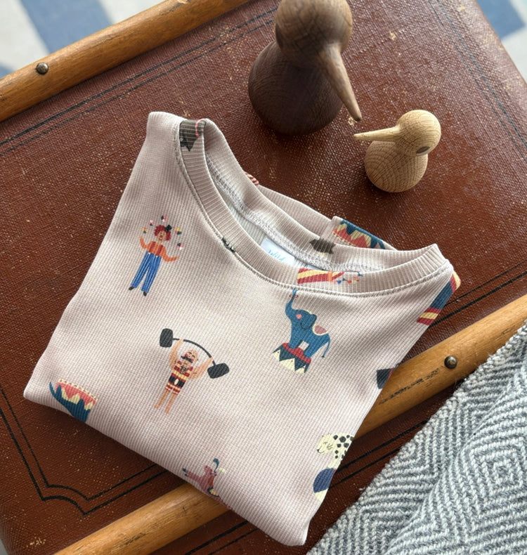 Karin Lena Schmid x Wild Sparkle - Kinder Langarm T-Shirt "Circus"