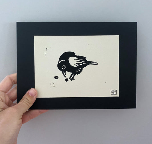 GINNY - Karte - Linoldruck "Krähe mit Nuss"