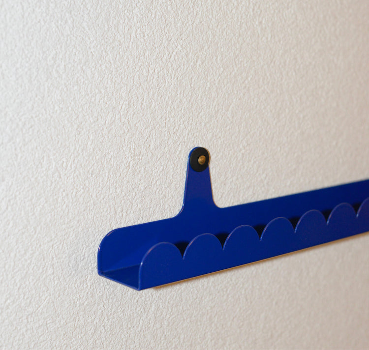 äm | äs | ka Design Studio - Wandleiste "Vinyl and art wall bar 1" (ultramarineblau)