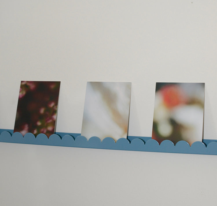 äm | äs | ka Design Studio - Wandleiste "Vinyl and art wall bar 1" (hellblau)