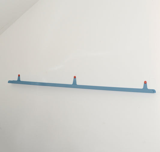 äm | äs | ka Design Studio - Wandleiste "Vinyl and art wall bar 2" (hellblau)