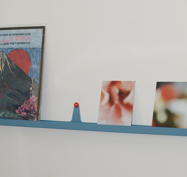 äm | äs | ka Design Studio - Wandleiste "Vinyl and art wall bar 2" (hellblau)