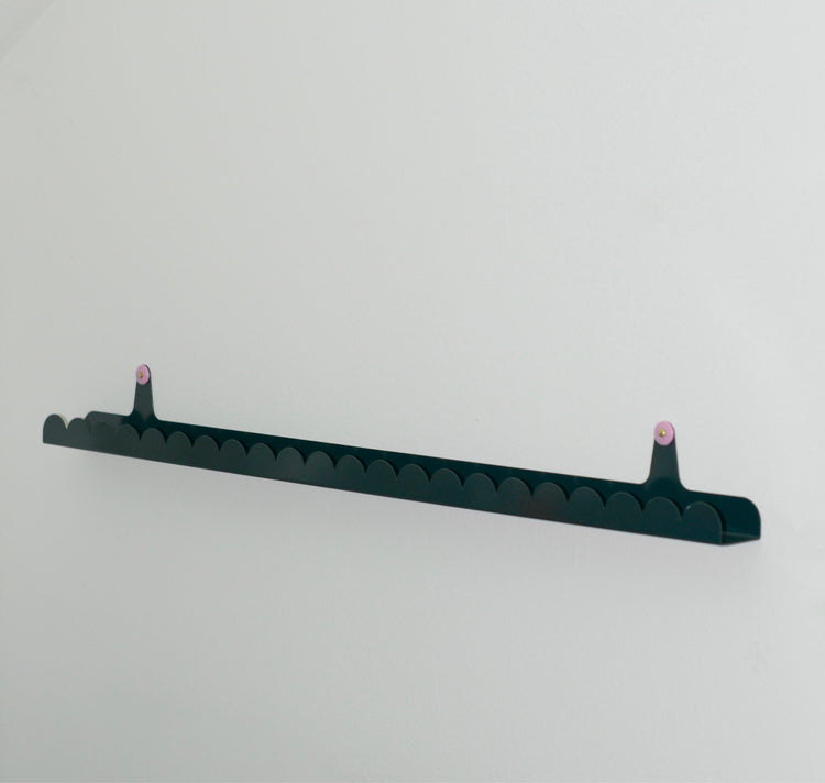 äm | äs | ka Design Studio - Wandleiste "Vinyl and art wall bar 3" (dunkelgrün)