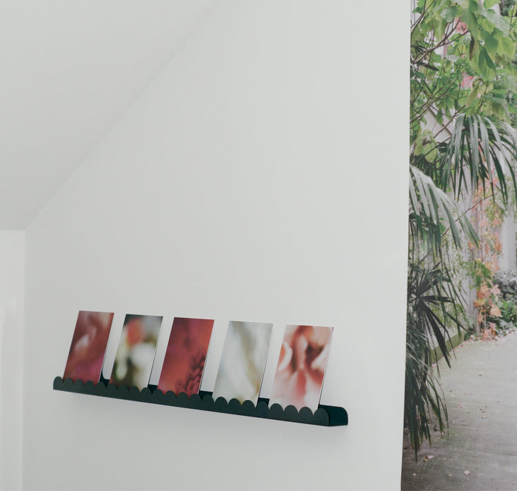 äm | äs | ka Design Studio - Wandleiste "Vinyl and art wall bar 3" (dunkelgrün)