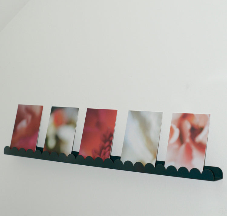 äm | äs | ka Design Studio - Wandleiste "Vinyl and art wall bar 3" (dunkelgrün)