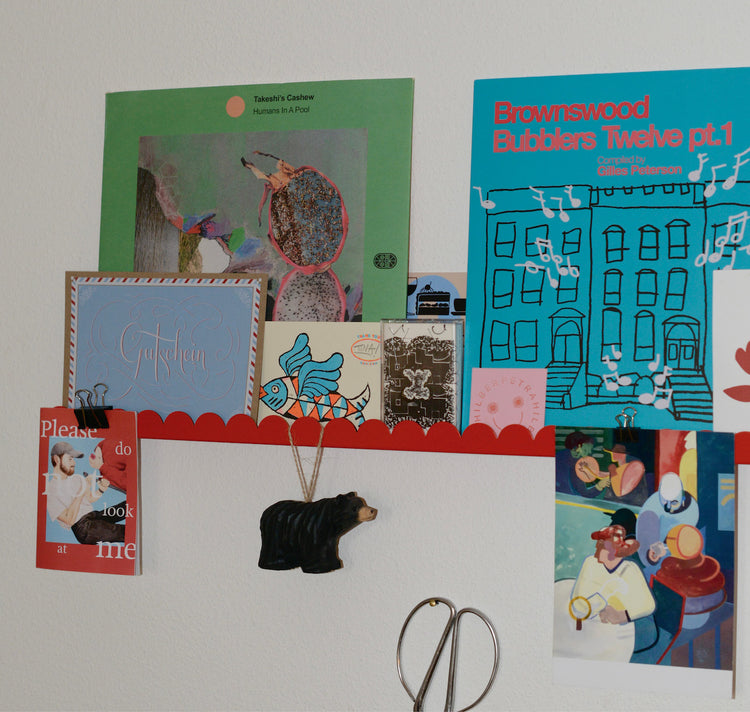 äm | äs | ka Design Studio - Wandleiste "Vinyl and art wall bar" (rot)