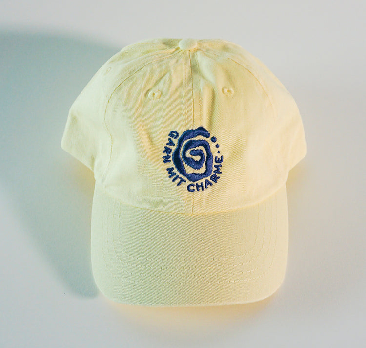 Garn mit Charme - Cap (Pastelgelb/Dunkelblau)