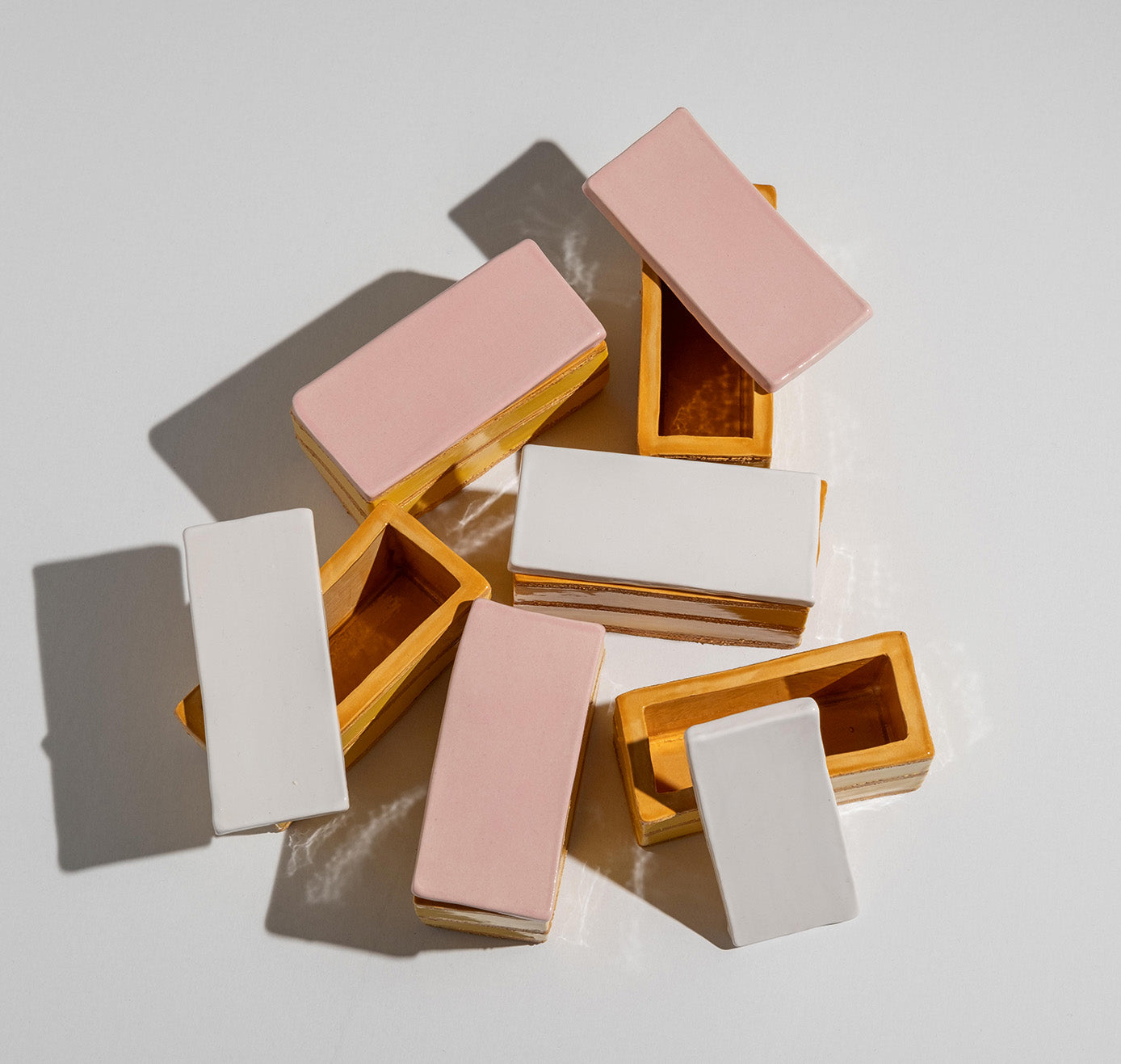 lea.jpg.raw - Keramik-Dose "Cremeschnitte" (1 Stück)