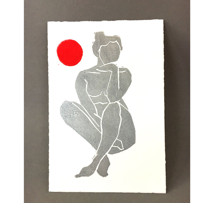 arion illustriert - Karte Original Linoldruck "silberne Frau mit zinnoberrotem Punkt"