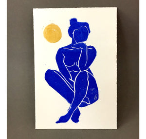 Arion Gastpar - card original linocut "ultramarine blue woman with golden dot"