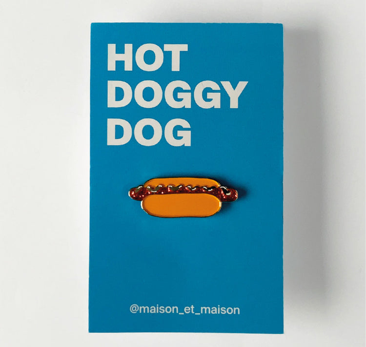 Maison &amp; Maison - Pin's "Hot doggy dog" 