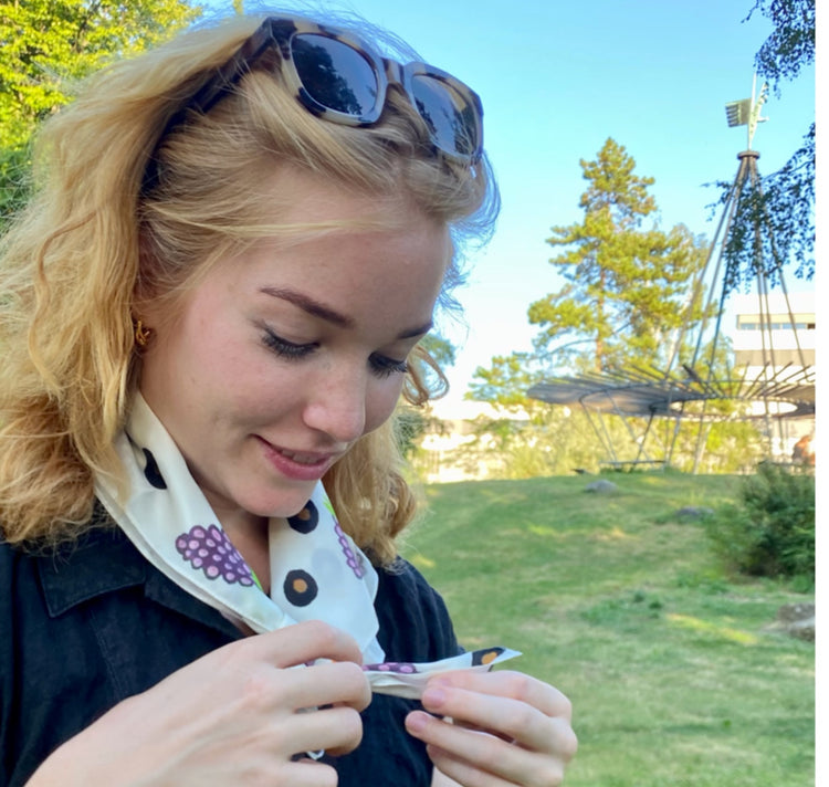 Lina Jule Sauter - Seidenfoulard "Blackberry Cream"