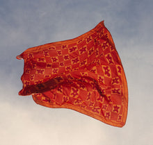 Load image into Gallery viewer, Pomba x Kaere - Foulard (red)
